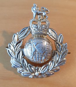 Royal Marines  - 3 - Beret  badge ALU