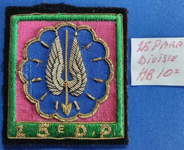 Badge 25 e Div Para  France  HB