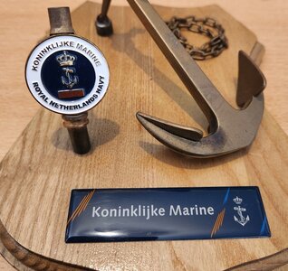 KM wapenschild met anker en Coin 4