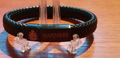 Polsband leer gevlochten met graveringen Korps 21 cm