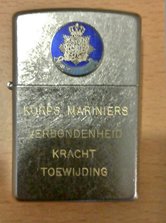 Zippo-Marns.-met-blauw-korps-logo